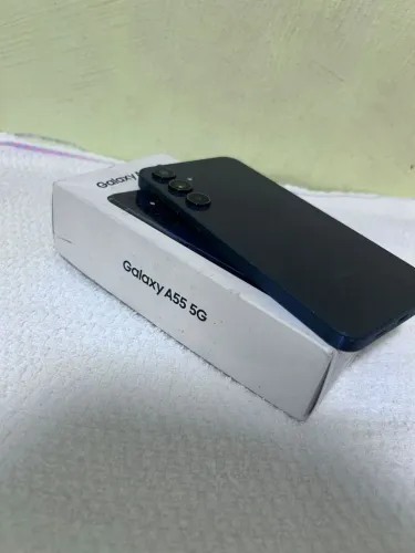 Celular Samsung Galaxy A55, 256 de GB, 8 de memória RAM e tela de amoled de 6,6 polegadas.