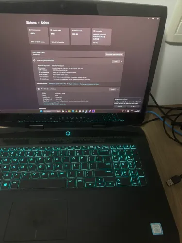 Alienware M17 R1 - i7-8750H | RTX 2070 8GB | 16GB RAM | 1.38TB