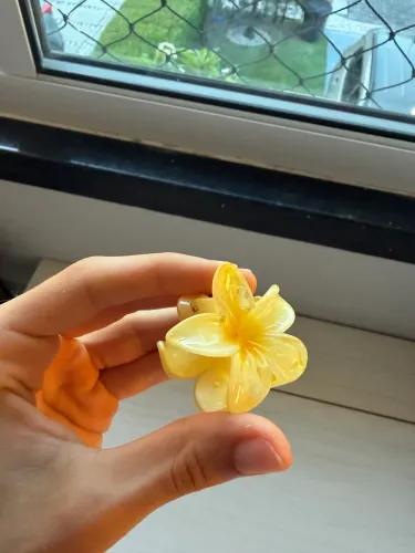 mini presilha de flor amarela