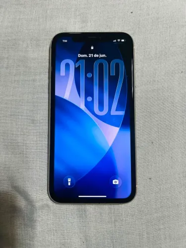 iPhone 11 branco novo pra sair logo 