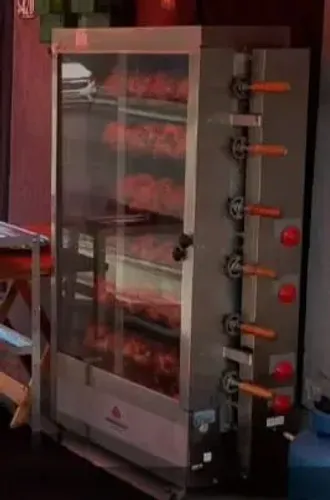 Vendo frangueira para 30 frangos 6 espetos tudo funcionando