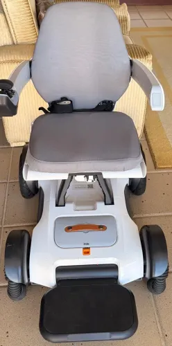 Cadeira Motorizada Dobrável até 120 Kg Assento 42 cm Spacemed Dellamed