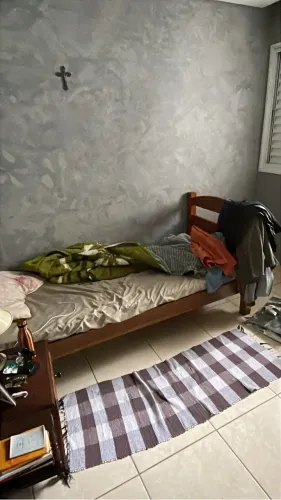 Uma cama de solteiro