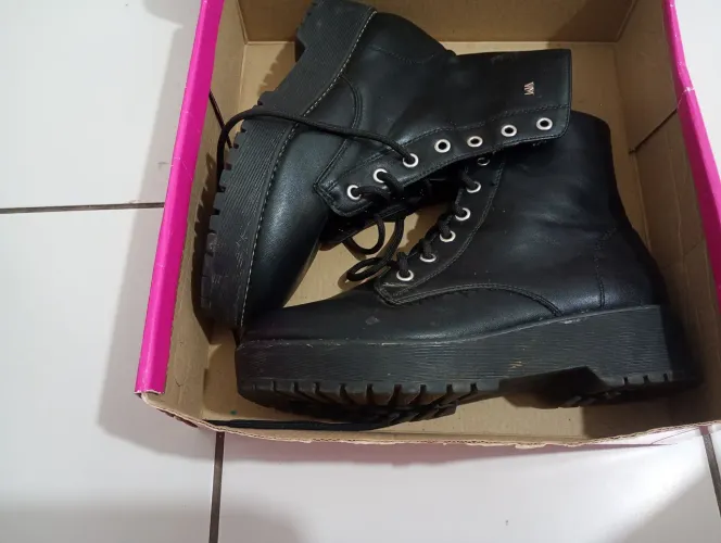 Bota feminina Via Marte usada, tamanho 36
