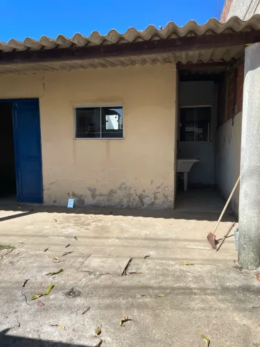 Vendo casa simples fazendinha. 