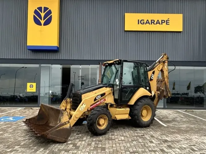 RETROESCAVADEIRA - MARCA CATERPILLAR - MODELO 420E - 4x4