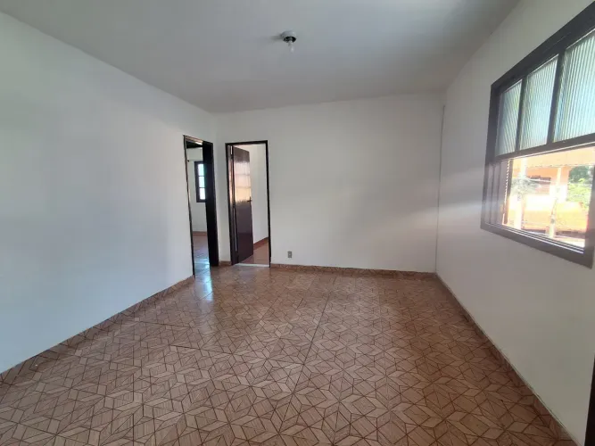 CASA 2 QUARTOS COM GARAGEM PARA LOCAÇÃO QUITANDINHA