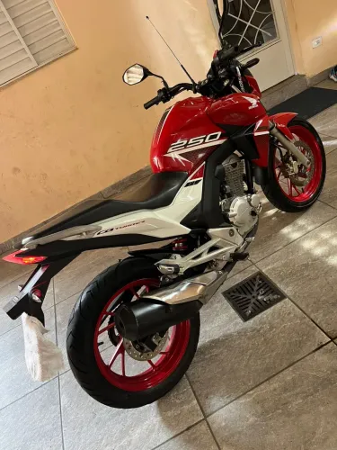 Vendo CB Twister 2022 cc250