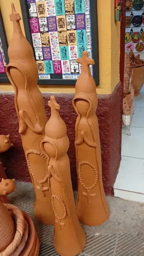 Trio de santas em cerâmica exclusiva