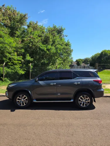 Toyota Hilux SW4 SRX 4X4 2.8 TDI 16V Dies. Aut. 2016