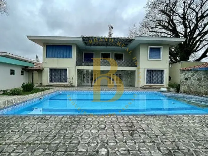 Casa á venda de 580m², com 7 dormitórios e 10 vagas