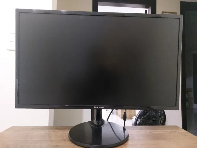 Monitor Samsung 24 polegadas 1080p Free Sync *Leia a discrição*