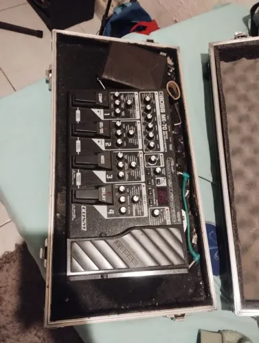 Vendo pedaleira Bossme70+case