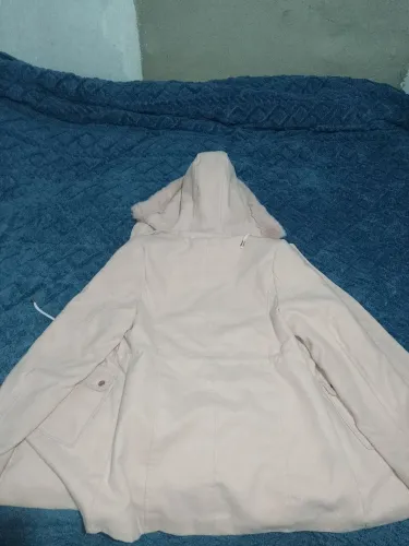 Casaco feminino rosa claro forrado por dentro