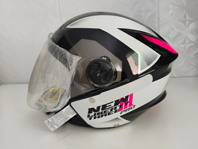 Capacete na cor rosa ou vermelho N°58