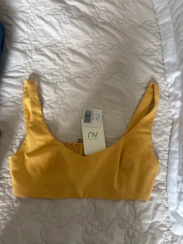 Top amarelo da nv