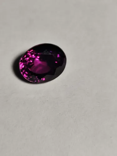 GARNET do Siri Lanka 5.69 CARAT