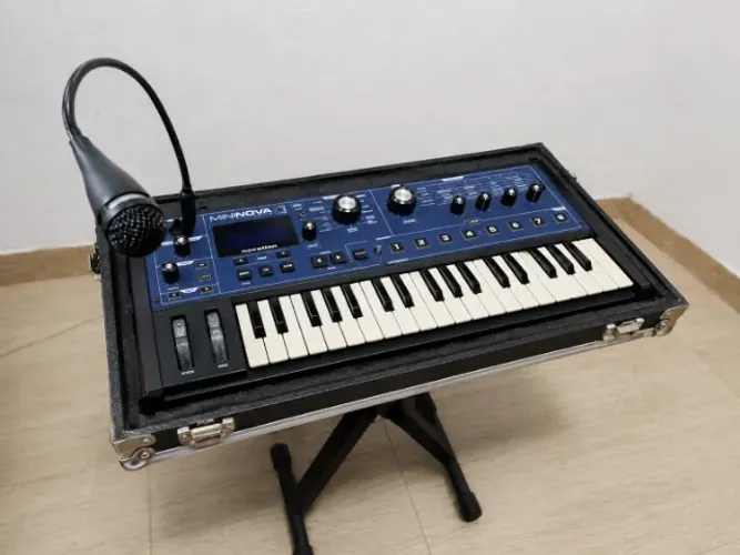 Synth Mininova Novation + Case