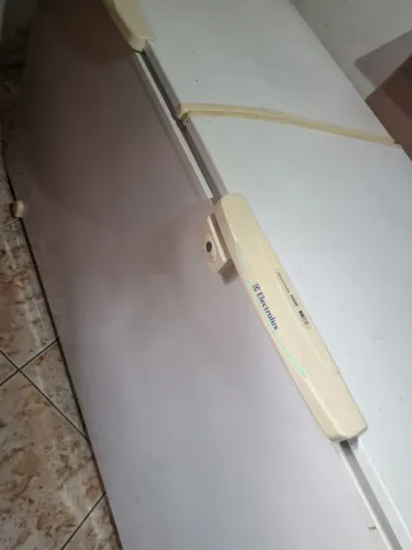 Freezer Electrolux 2 portas em bom estado funcionando direitinho porém sem gás..