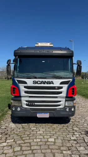Caminhão ScaniaVeiculo Plataforma Bitruk 11 metros- ano 2012