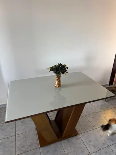 Mesa de jantar quadrada 4 lugares moderna