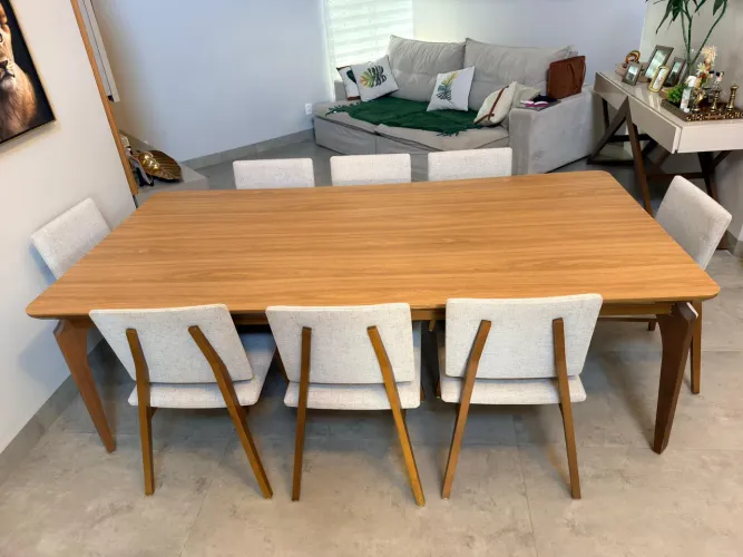CONJUNTO DE MESA COM CADEIRAS