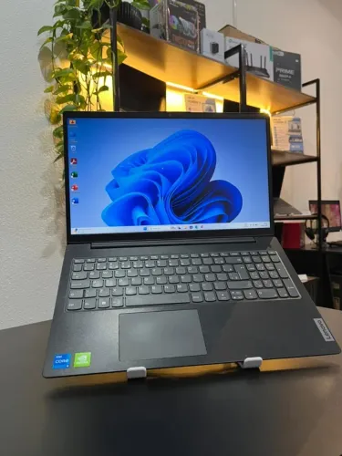Notebook Lenovo V15 - Core i5 de 11th + SSD M2 256GB + 8GB DDR4 + Nvidia MX350