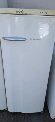 Geladeira Eletrolux gelo seco 210litros