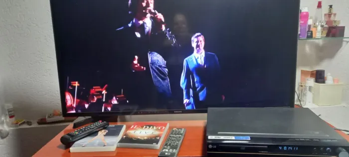 Home Theater LG HT303SU Original - Som Potente + DVD + Karaokê + USB