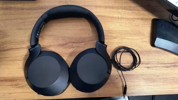 Fone de Ouvido Philips TAPH802 30h de bateria (2h com 5min de carregamento)