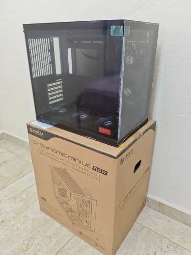 Gabinete Lian li 011 mini V2 flow