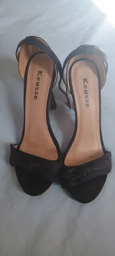 Sandália de salto, tamanho 37