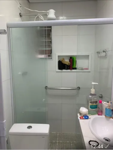 Alugo quarto com banheiro