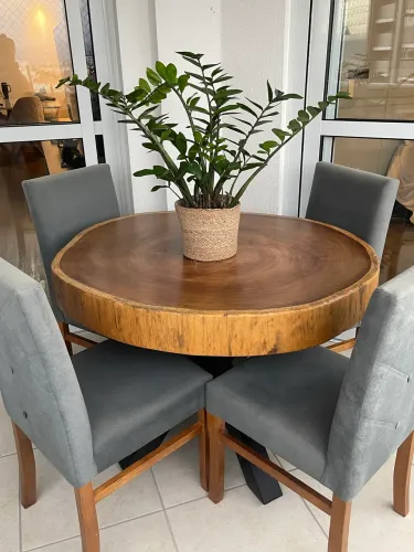 Mesa de madeira maciça, rústica 4 cadeiras