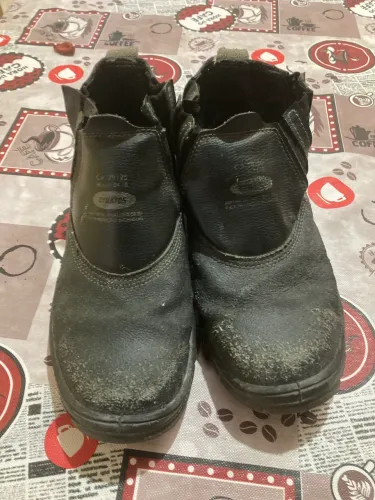 Botina de serviço 43