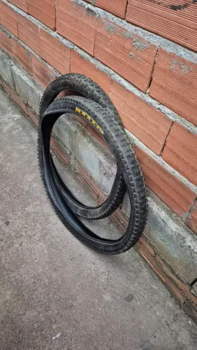 PNEUS ARO 26 DOWNHILL