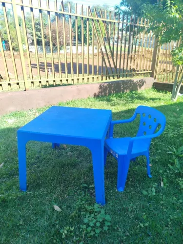 Conjunto mesa e cadeira infantil