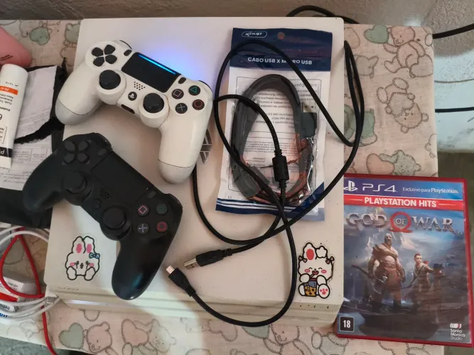 Playstation 4 Pro Glacier White