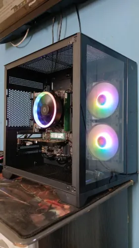 CPU AMD Ryzen 5 1600x 8gb ddr4 ssd 256gb nvme Randeon R5 230 2gb fonte 400w 80 plus