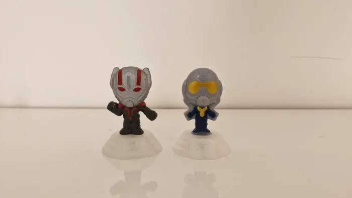 Miniaturas Mc Donalds Disney 100 anos Vespa e Homem Formiga Marvel