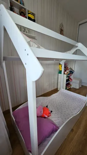 Cama montessoriana Branca + colchão 