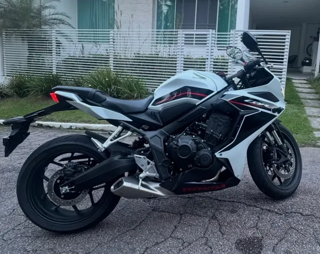 Honda CBR 650R oportunidade menos de 1mil km