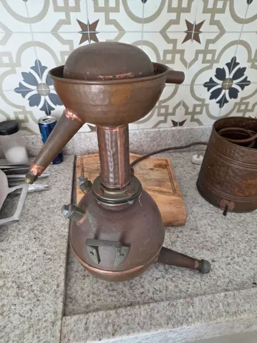 Relíquia: Alambique de Cobre Martelado Peça Decorativa Retrô de Coleção