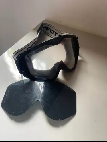 Vendo colete , e óculos motocross