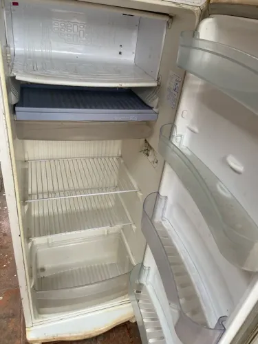 Geladeira velha