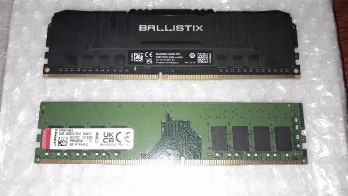 Memória RAM DDR4 16GB (2x8GB), marcas Kingston e Ballistix