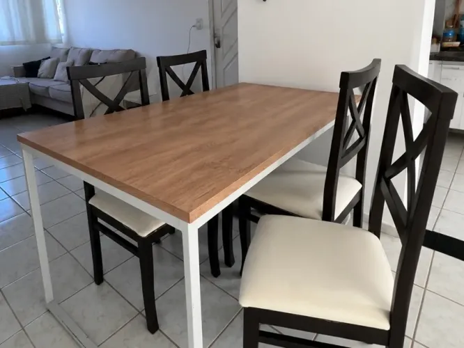 Mesa com cadeiras
