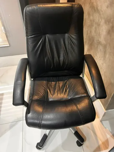 KIT POLTRONA PRESIDENCIAL + LIXEIRA + PROTETOR DE MESA EM COURO