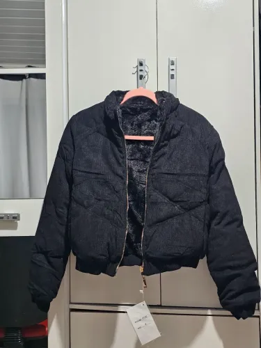 Jaqueta puffer dupla face peluciada 