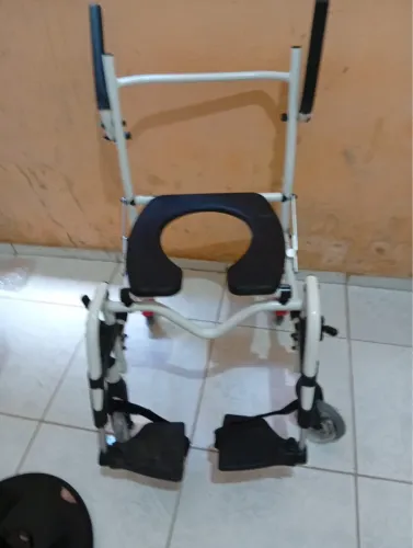 Cadeira de banho rodas